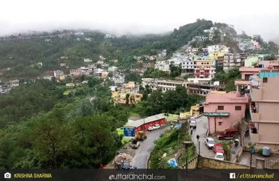 चम्बा शहर बादलों की छावं में - टिहरी गढ़वाल, उत्तराखंड.
Chamba city in the shade of clouds.