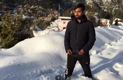 Tourist after snowfall in Chirbatiya