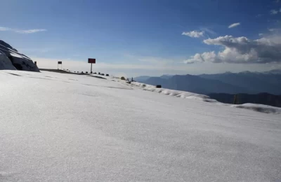 Roads in Chopta, During winter.
