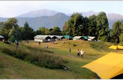 Tourist playing cricket at Chopta Bugyal.