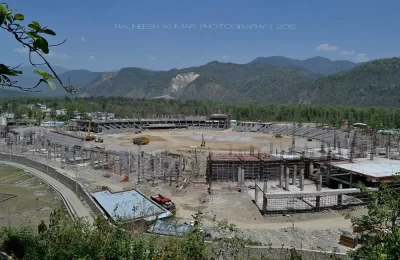 This is the Rajiv Gandhi International Cricket Stadium, which is under construction at present in the Raipur area of dehradun.