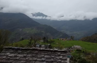Clouds over mountains of Sari village near Deoriyatal.