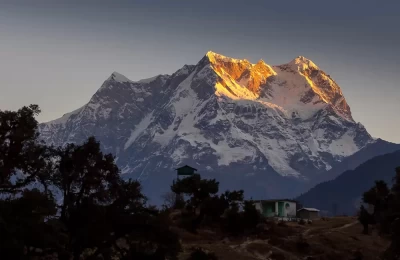 Chaukhambha peaks at sunrise.