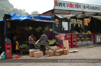 Market in Devprayag
