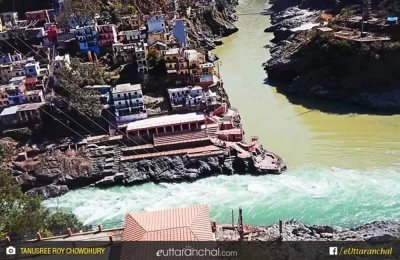 देवप्रयाग - यहाँ अलकनंदा और भागीरथी नदी का संगम होता है जो बाद में गंगा कहलाती है. (Devprayag -Confluence of Alaknanda and Bhagirathi river).