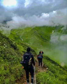 Trekking towards Gidara Bugyal
