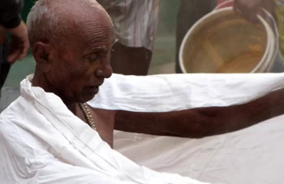An old pilgrimage wearing dhoti after bath in Gaurikund