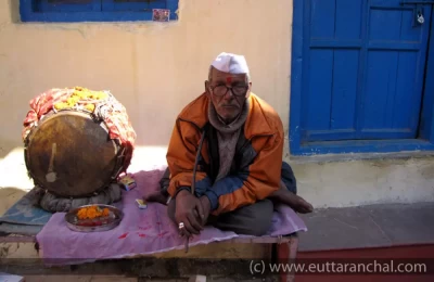 And old man always sit with traditional Garhwali Dhol near Gauri temple in Gaurikund