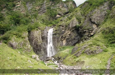 Beautiful waterfall on the way to Hemkund from Ghangaria