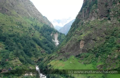 Mountains as seen from Main Badrinath Highway in Govindghat