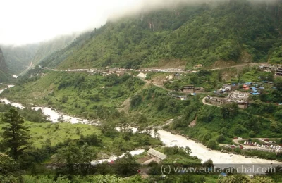 Alaknanda river and Govindghat (picture from across the river)