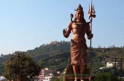 Shiv Murti in Haridwar with Mansa Devi Temple at Back