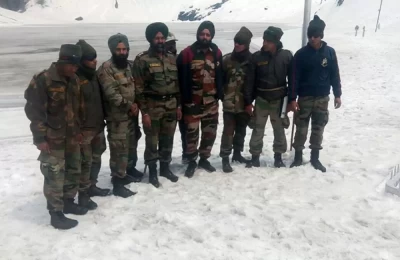 Indian Army in Hemkund before opening of shrine