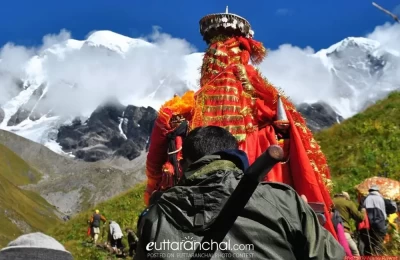 नंदा चली कैलाश - होमकुंड के नज़दीक, नंदा देवी राज जात 2014.
Nanda Chali Kailash - Near Homkund, during Nanda Devi Raj Jaat 2014.