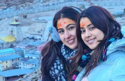 Janhvi Kapoor and Sara Ali Khan in Kedarnath - Photo Gallery