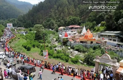 Devotees Standing for Visiting at Neem Karoli Baba Ashram or Kainchi Dhaam, Nainital