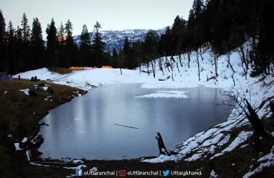 The frozen lake, on the way of Kedarkantha trek.