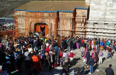Pilgrims in the Kedarnath temple primises. 