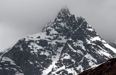 Beatiful snow capped mountains as seen from Kedarnath track. 