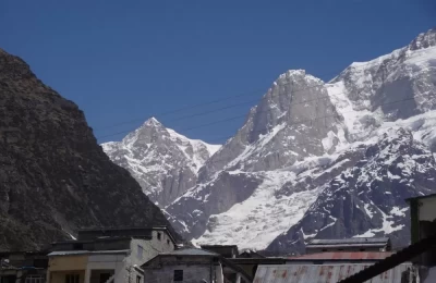 Majestic Himalaya peak, behind Shri Kedarnath Temple.