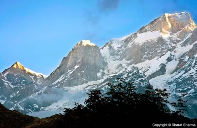 Snow capped peaks in Kedarnath.