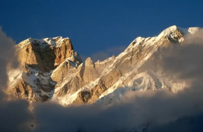 Kedar peaks as seen from Kedarnath temple yard.