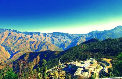 Road side mesmerising views in Mussoorie(on the way to Kempty fall). 