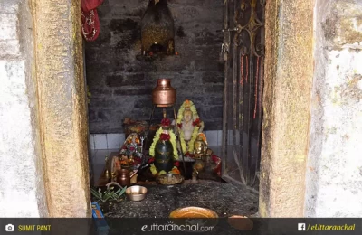 Shivalinga at Omkar Ratneshwar Mahadev of Sari village near Ukhimath.