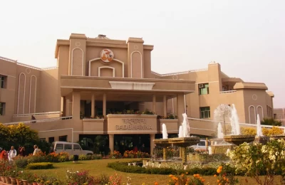 Main Building of Pagtanjali Yogpeeth, Haridwar