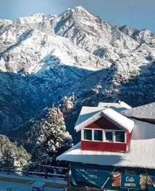 Sankri in winters after snowfall