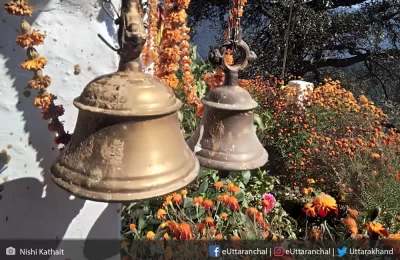 Bells at Shri Triyuginarayan temple.