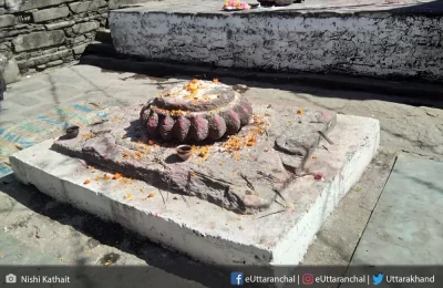 Sacred stone in the premises of shri Triyuginarayan temple.