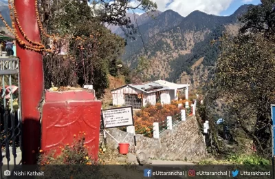 Around Triyugi narayan temple.