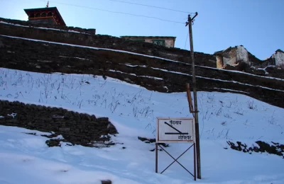 One can also reach Gopeshwar by trekking from Tungnath