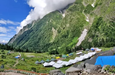 Campsite just before Ghangharia near Helipad