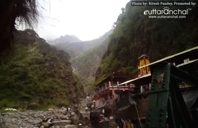 Yamuna river and side view of Yamunotri temple.