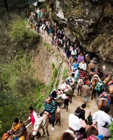 Pilgrims in Yamunotri Trek Route