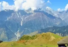 On the way to Bhrigu Lake