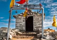 Temple at Chandrashila Summit (4000 mts)