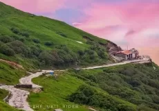 Trekking route in Chopta