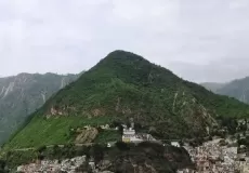 The confluence at Devprayag and rising hill piercing the sky