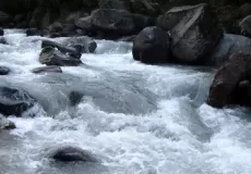 Mandakani River flowing in Gaurikund