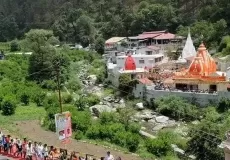 Devotees Standing for Visiting at Neem Karoli Baba Ashram or Kainchi Dhaam, Nainital