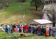 Pilgrims at Madmaheshwar Temple