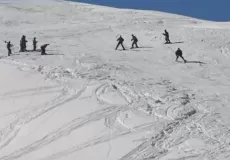 Skiing in Dayara Bugyal